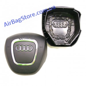 Audi (3 спицы, козырёк, чёрная)