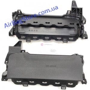 Toyota Camry 18+, колени чёрные